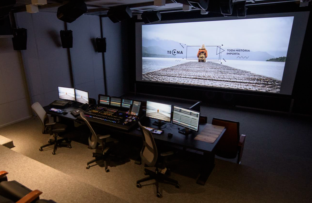 Imagem da CastCondo destacando sua origem com expertise em gestão, tecnologia e infraestrutura audiovisual, revolucionando o endomarketing condominial em Alphaville.